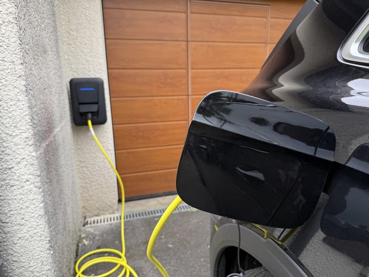 La RCCEM installe sa première borne de recharge pour particulier